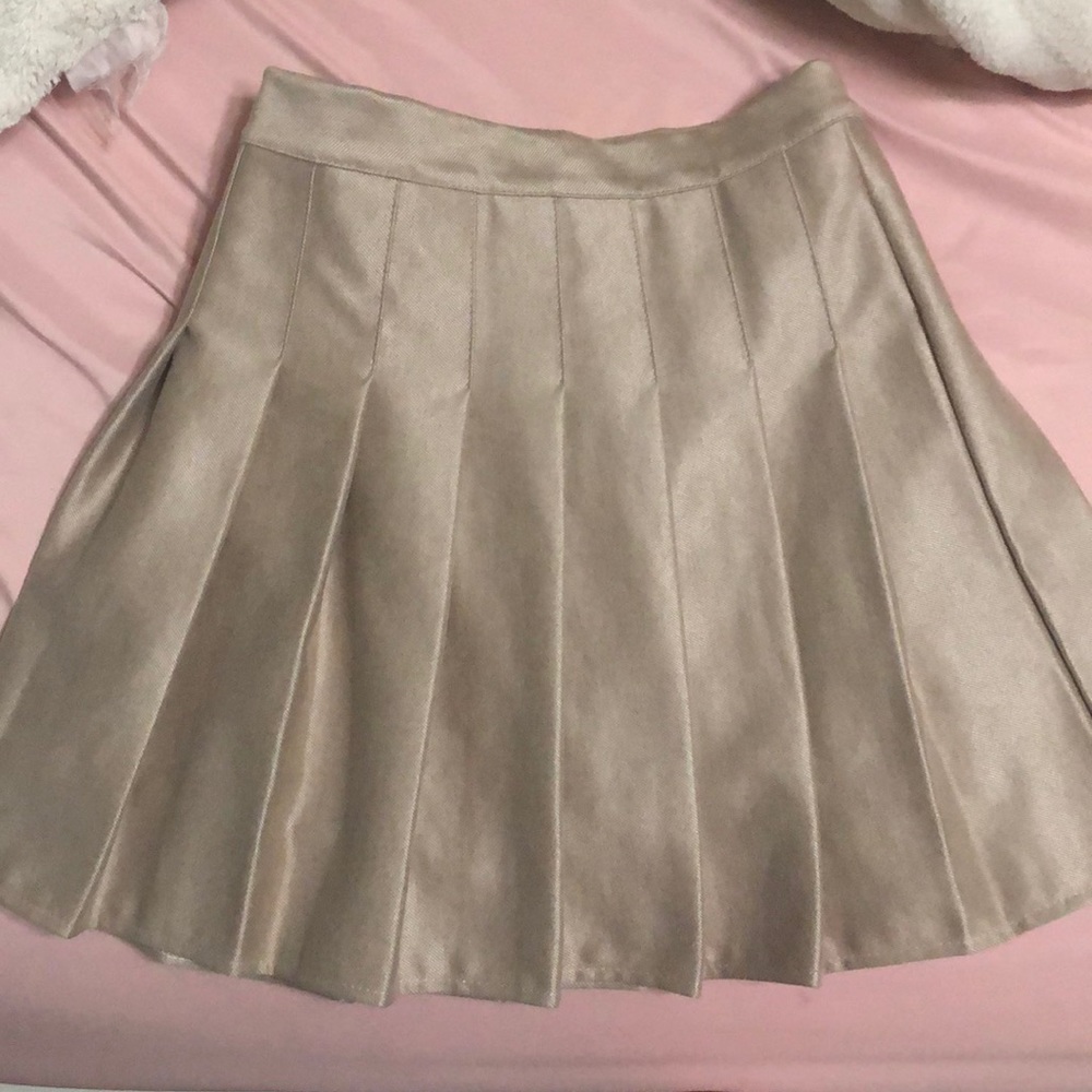 Almond pleated tennis skirt